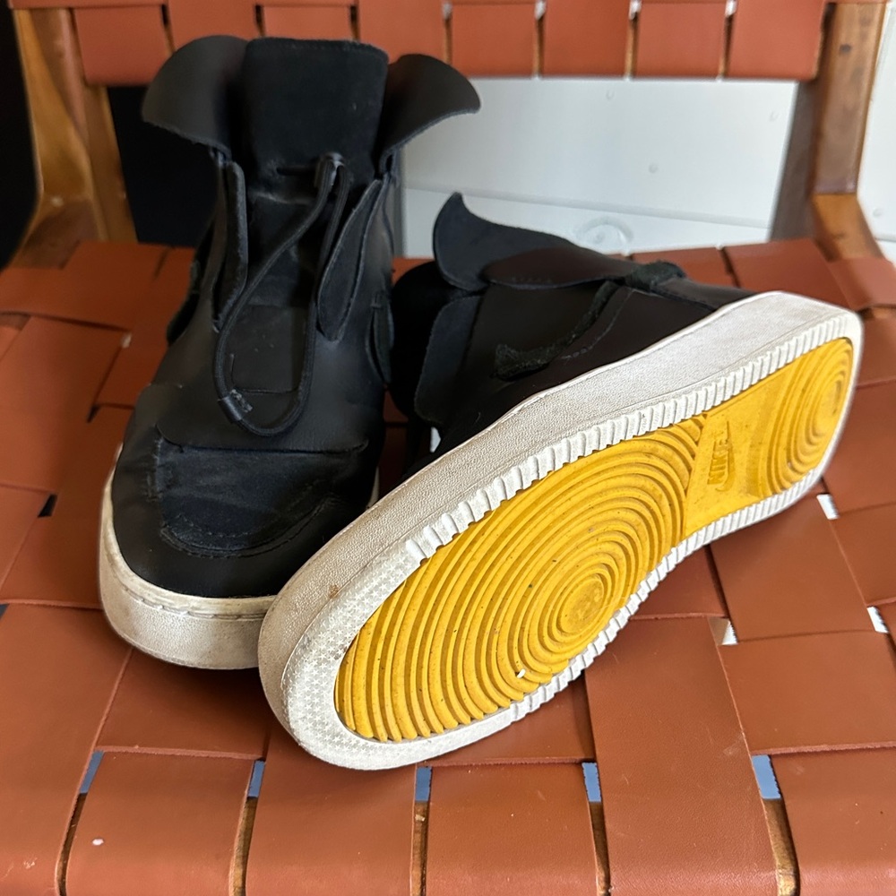 Women’s Nike Vandalised LX - Size 8